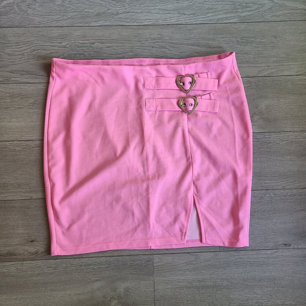 NEW NEVER WORN Plus Pink Skirt with Heart Buckle 3X